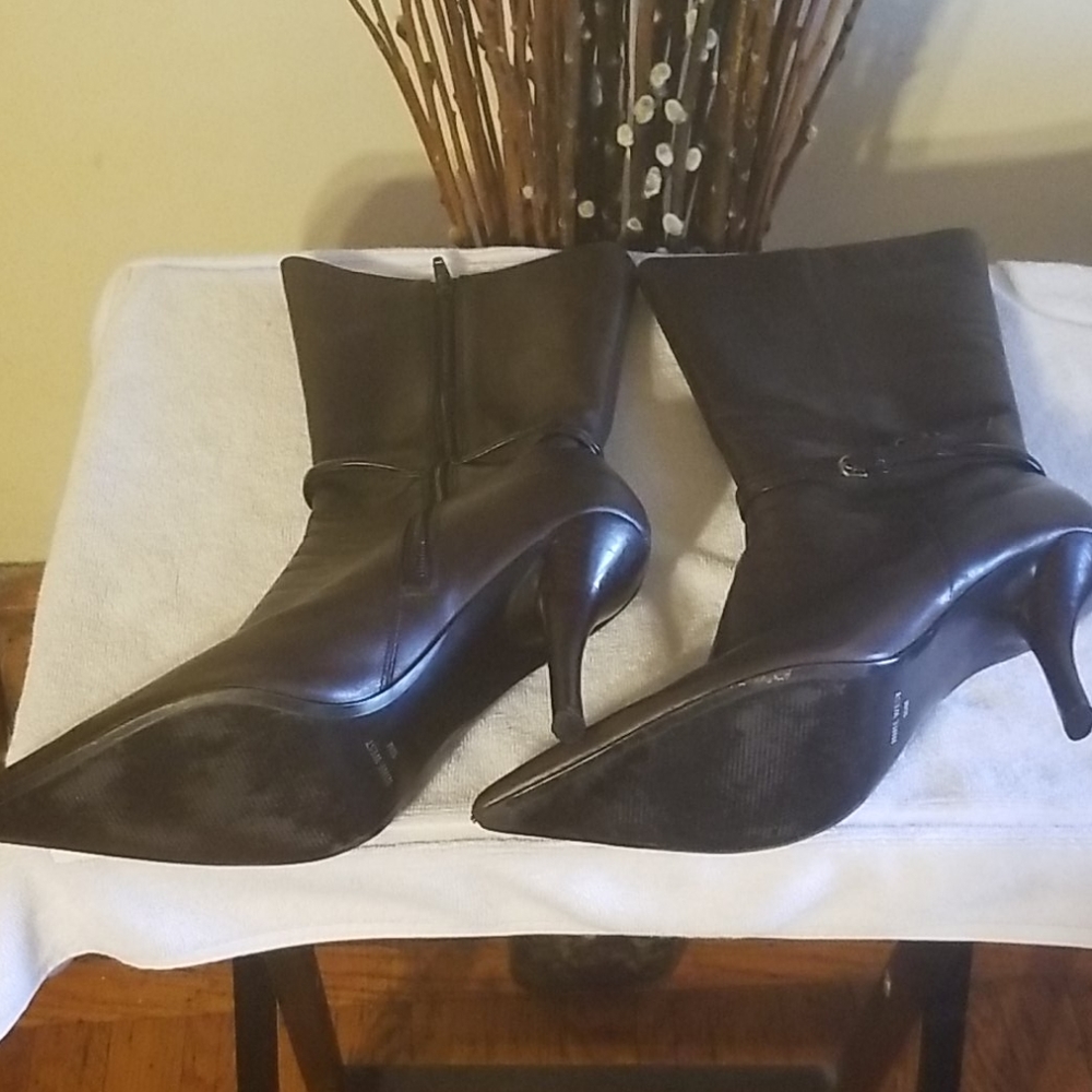 Boots - Picture 2 of 5